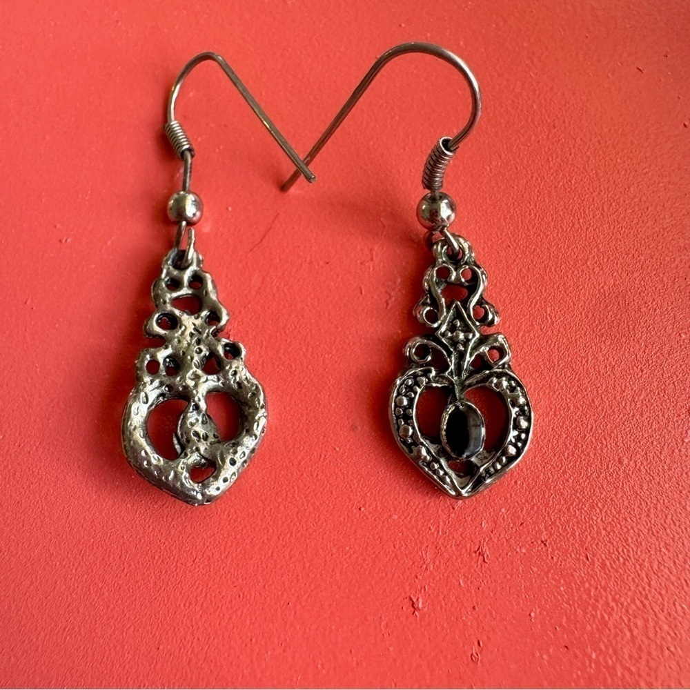 Elegant Black and Silver Jewelry Set - Picture 5 of 10